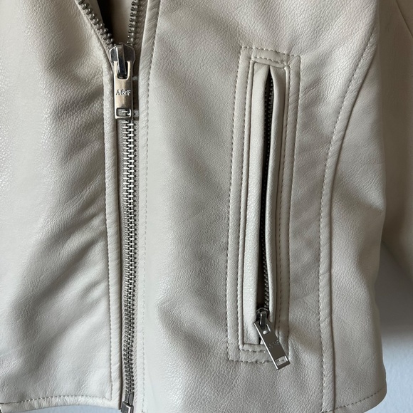 Abercrombie & Fitch Cream Faux Leather Jacket NWT size L - Picture 4 of 10